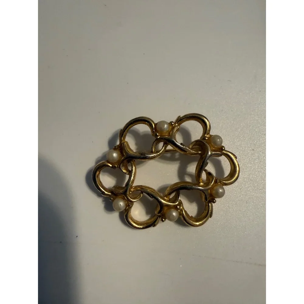 Trifari Gold Tone Faux Pearl Wreath Brooch Pin Openwork Interlocking Loops